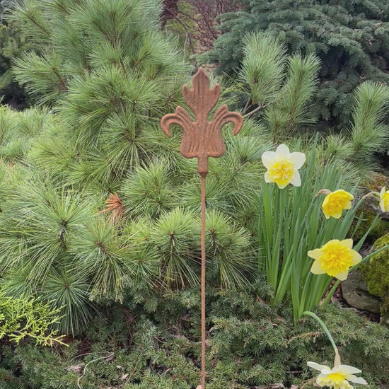 Rusty Metal garden art, Outdoor decor, Garden decor, metal yard art, outdoor metal decor, Rusty metal garden decor, Flower garden stake