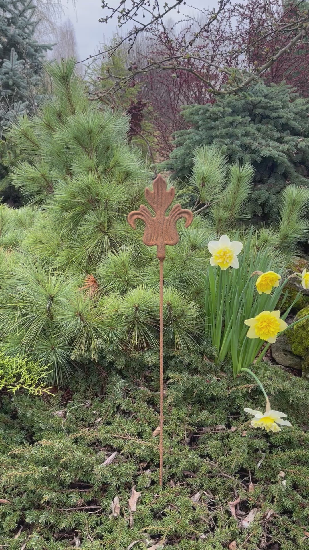 Rusty Metal garden art, Outdoor decor, Garden decor, metal yard art, outdoor metal decor, Rusty metal garden decor, Flower garden stake