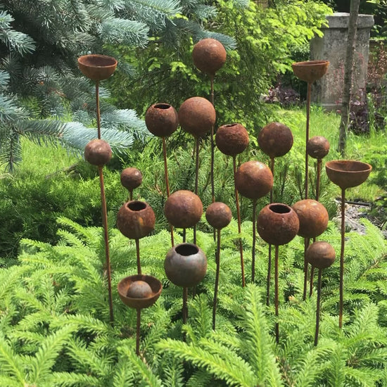 Tiny rusty flowers, 20 Flowers garden stakes, Metal garden decor, metal yard art, outdoor metal decor, Garden art