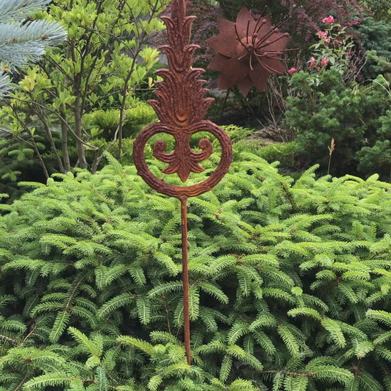 Rusty Metal garden stakes, Rusty garden finial, Metal garden decor, metal yard art, outdoor metal decor, Rusty metal garden decor