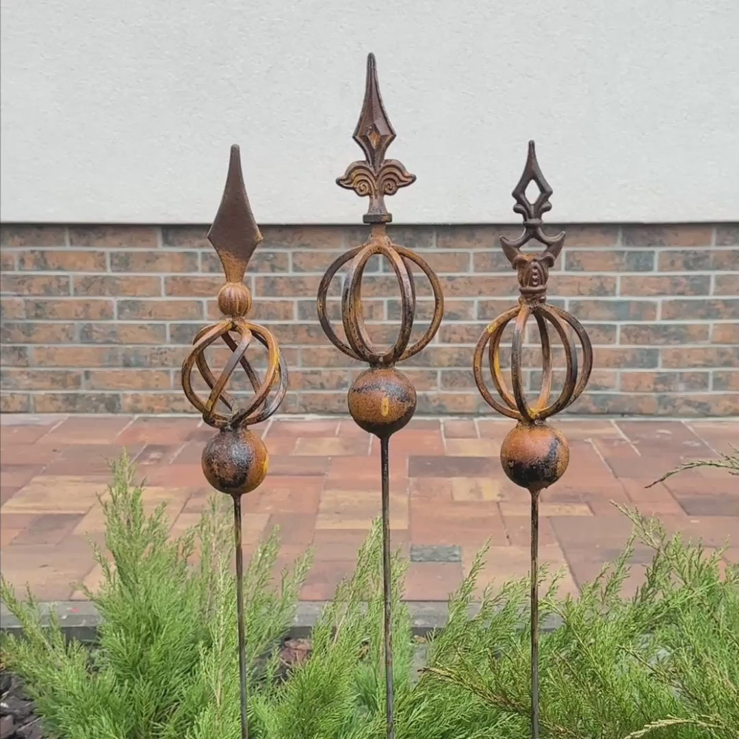 Rusty Metal garden stakes, Rusty garden finial, Metal garden decor, outdoor garden metal decor, Rusty metal garden decor
