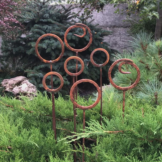 Set of 7 Rusty Metal garden stakes, Rusty garden finials, Metal garden decor, metal yard art, outdoor metal decor, Rusty metal ring decor