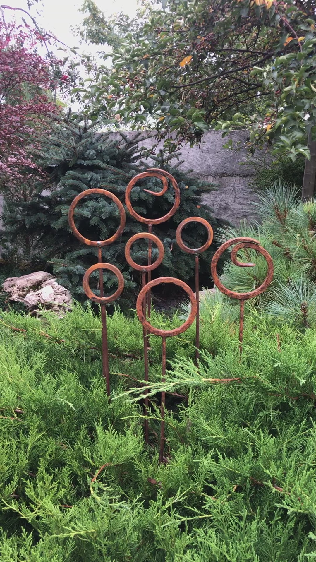 Set of 7 Rusty Metal garden stakes, Rusty garden finials, Metal garden decor, metal yard art, outdoor metal decor, Rusty metal ring decor