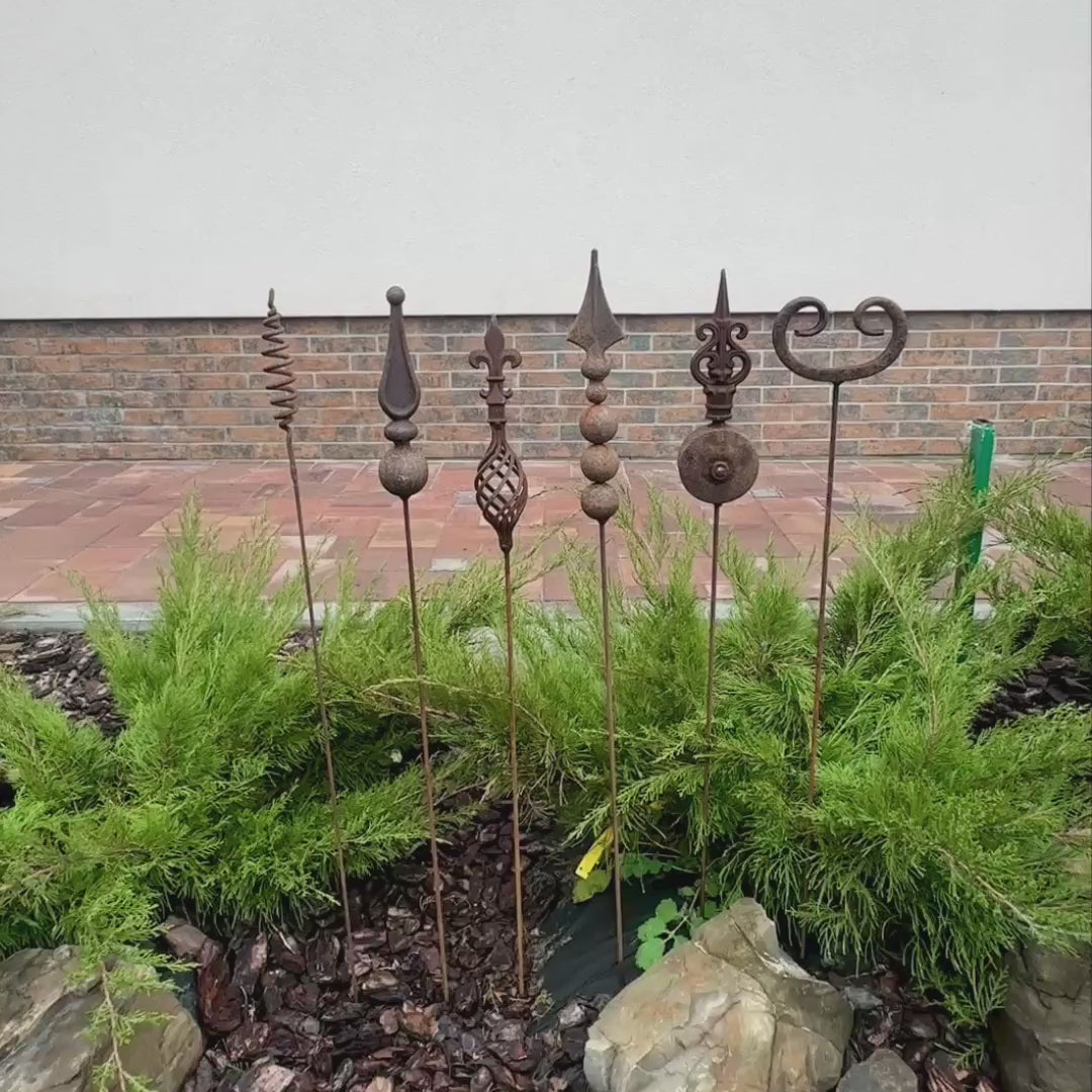 Set of 6 Rustic Metal Garden Stakes – Rusty Peaks, Unique Garden Art, Flower Pot Decor, Gift Idea for Outdoor Spaces