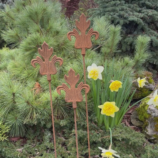 Flower garden stakes, Metal garden art, Outdoor decor, Garden decor, metal yard art, Rusty metal garden art, Metal flowers, Rusty flower art