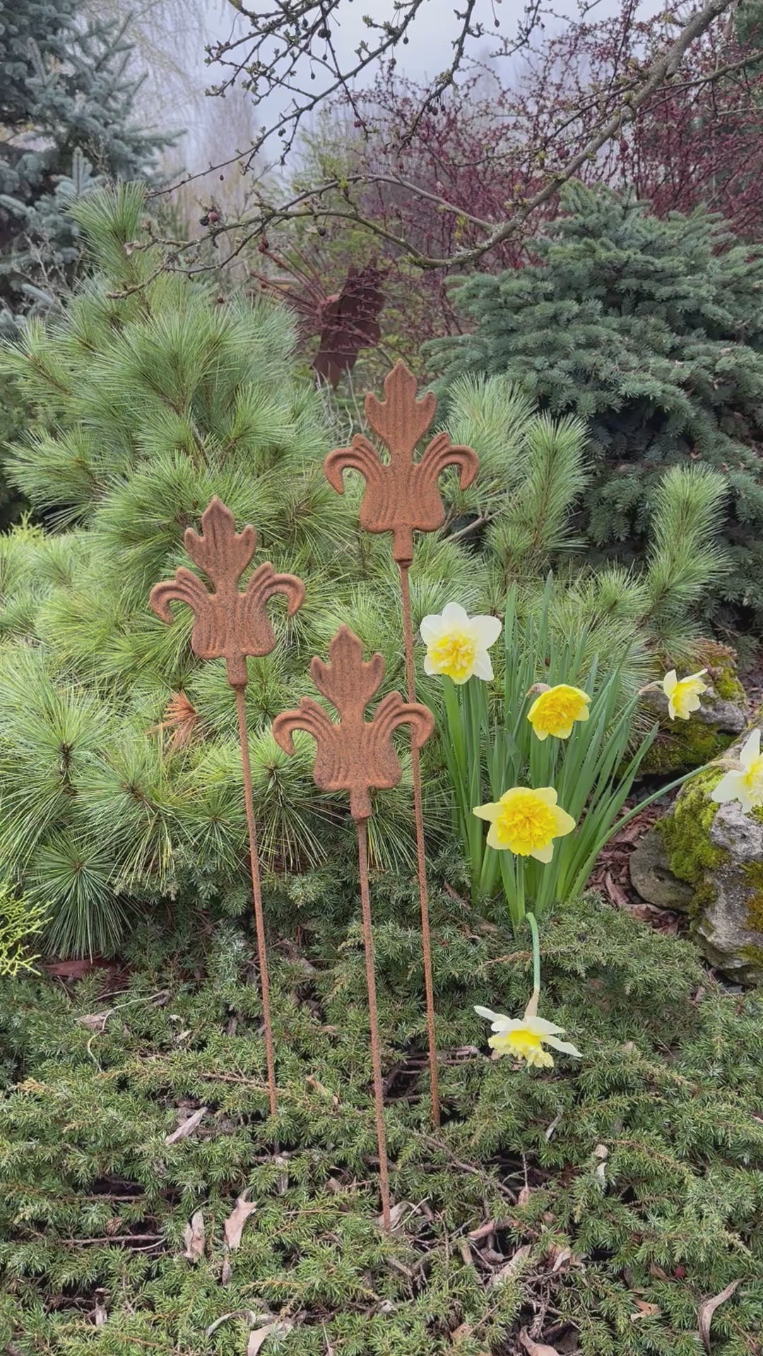 Flower garden stakes, Metal garden art, Outdoor decor, Garden decor, metal yard art, Rusty metal garden art, Metal flowers, Rusty flower art