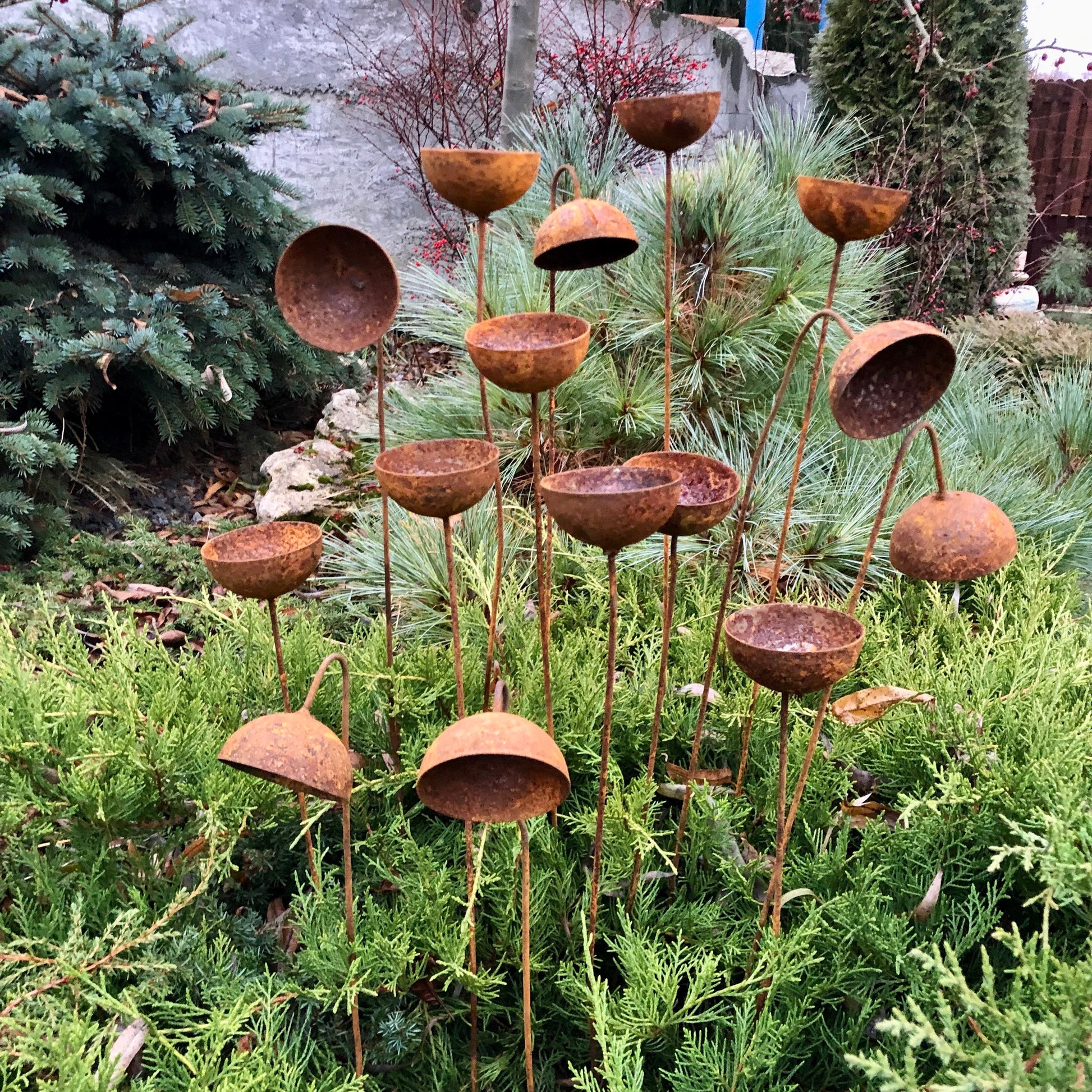 Metal garden art, 15 Rusty flowers metal garden stakes, cute rusty yard art