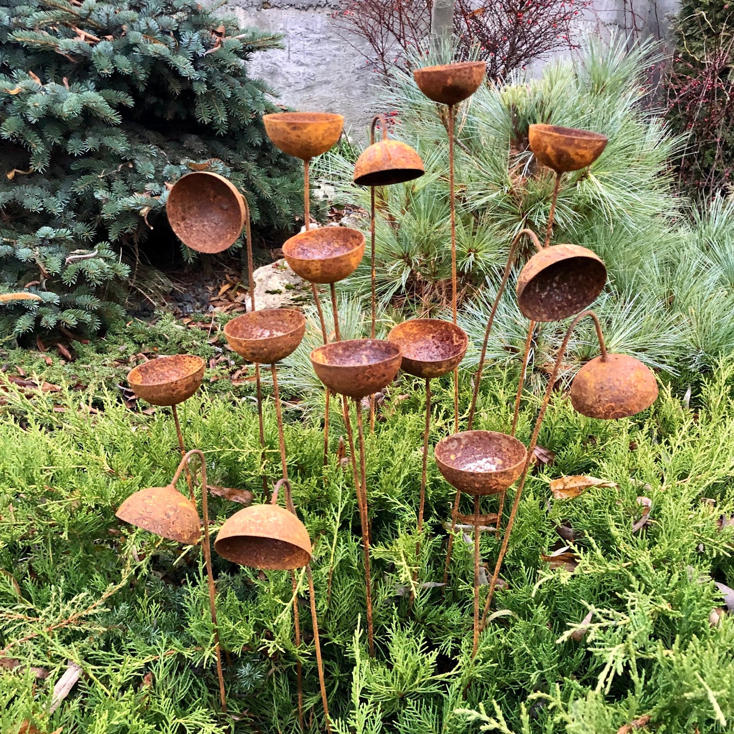 Metal garden art, 15 Rusty flowers metal garden stakes, cute rusty yard art