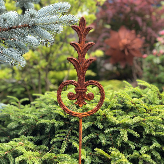 Rusty Metal garden stakes, Rusty garden finial, Metal garden decor, metal yard art, outdoor metal decor, Rusty metal garden decor