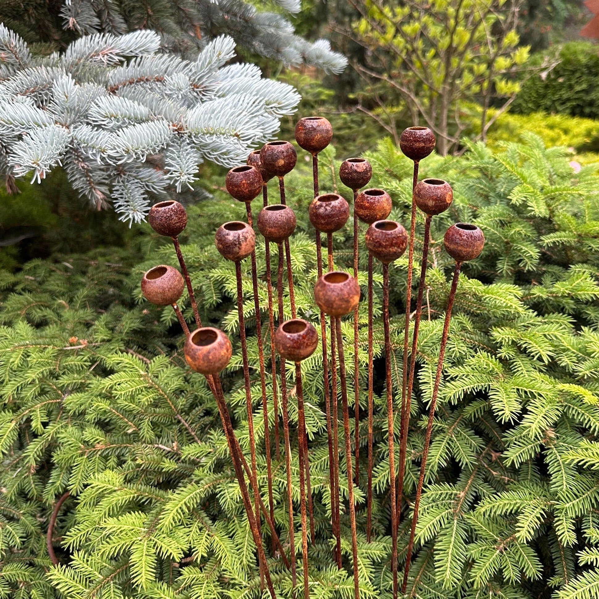 Set of 20 Rusty Tiny Flowers: Authentic Metal Garden Decor for Outdoor Beauty and Charm, Ideal for Metal Rain Catchers and Yard Art.