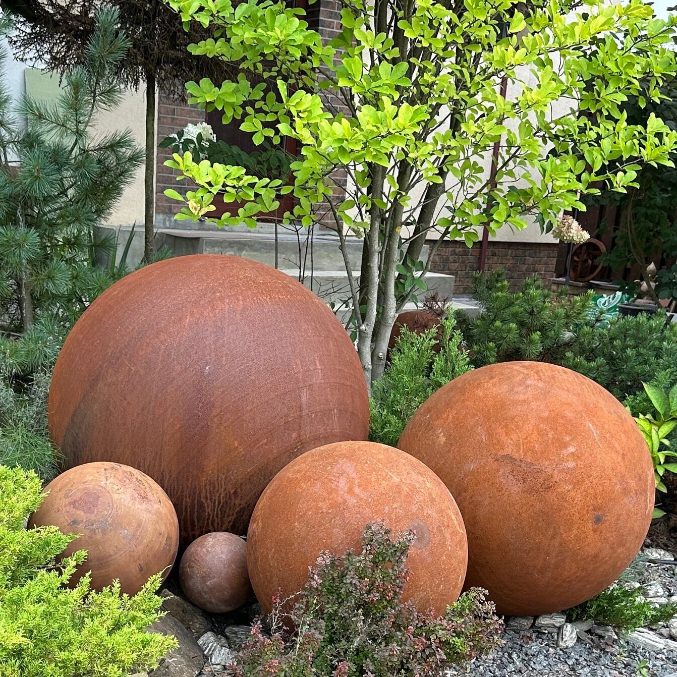 Big sculpture set of 35” , 27”, 20”, 14” and 10” Rusty Metal Spheres Outdoor Garden Decor - Zen Minimalistic Garden Globes Sculpture