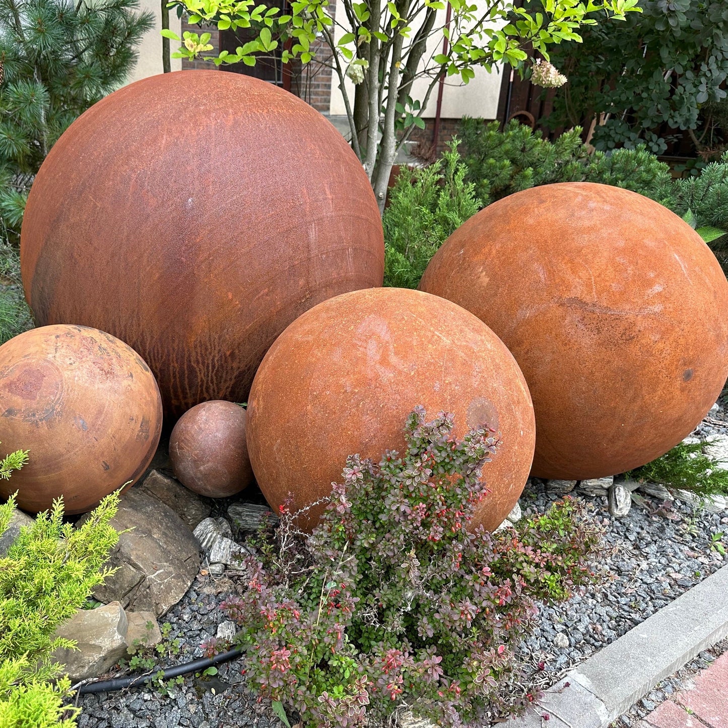 Big sculpture set of 35” , 27”, 20”, 14” and 10” Rusty Metal Spheres Outdoor Garden Decor - Zen Minimalistic Garden Globes Sculpture