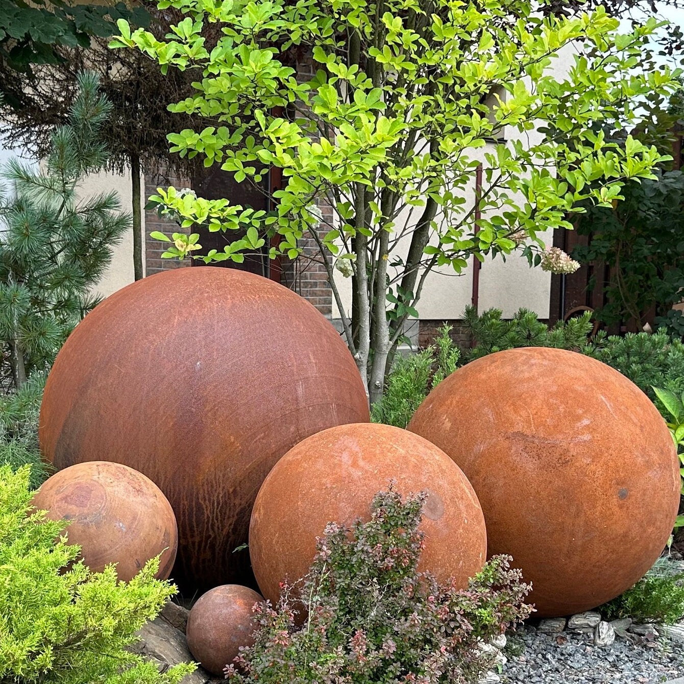 Big sculpture set of 35” , 27”, 20”, 14” and 10” Rusty Metal Spheres Outdoor Garden Decor - Zen Minimalistic Garden Globes Sculpture