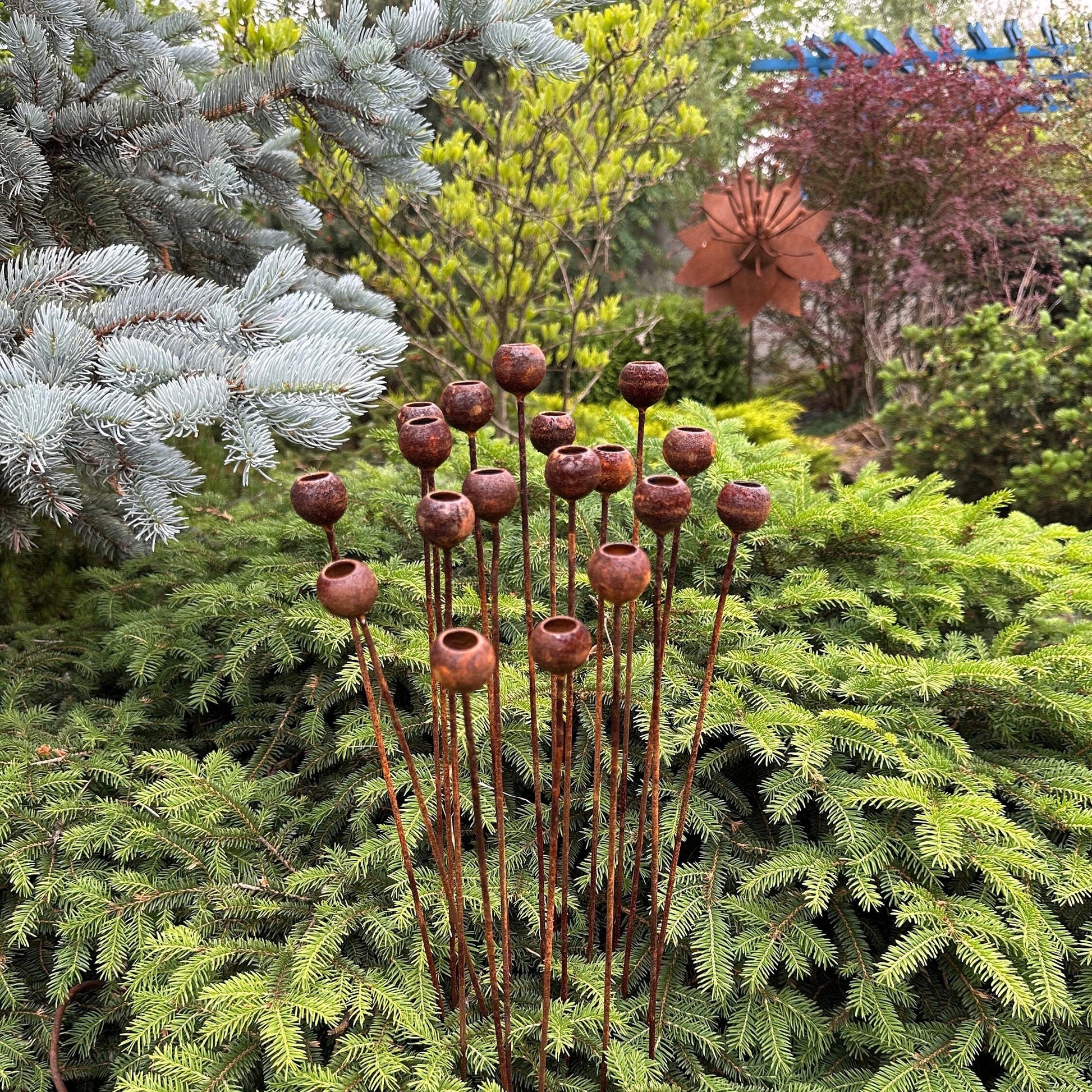 Set of 20 Rusty Tiny Flowers: Authentic Metal Garden Decor for Outdoor Beauty and Charm, Ideal for Metal Rain Catchers and Yard Art.