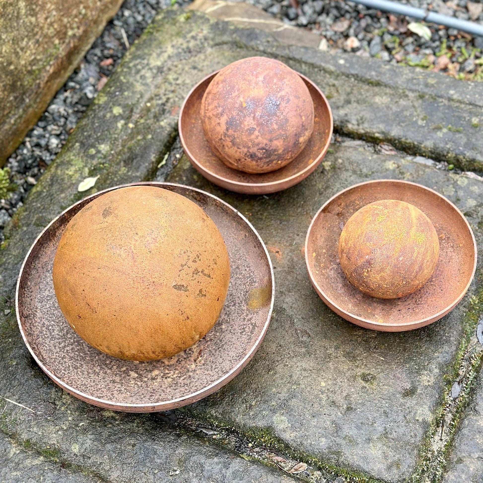 Minimalistic Lotus Flowers Set of 3 - Rusty Metal Garden Sculpture - Add Zen to Your Home or Outdoor Garden Decor